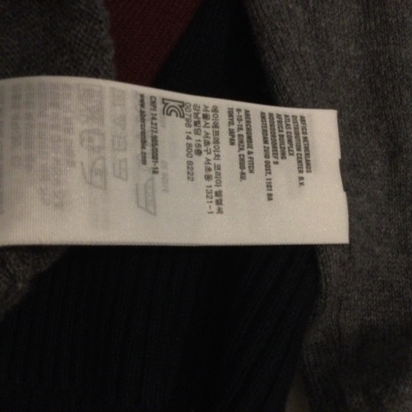 Men’s LARGE Grey Abercrombie & Fitch V-Neck Sweater - Picture 4 of 4